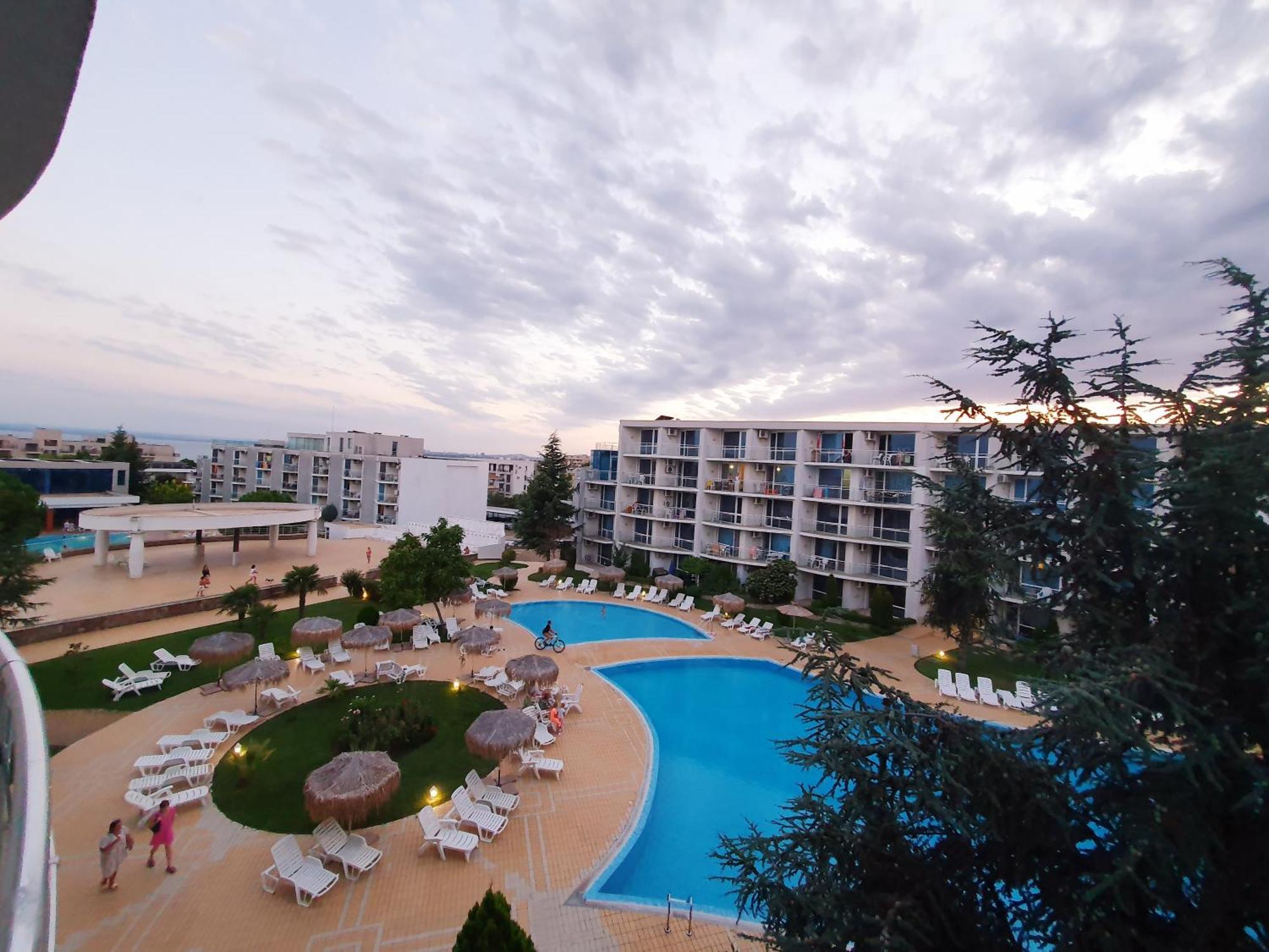 Elena'S Lux Aparthotel - Town & Sea View - Atlantis Spa Sarafovo Exterior photo